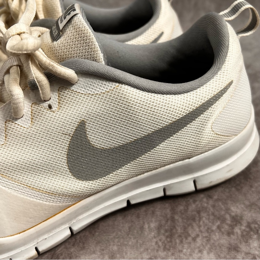 Nike Shoes Womens White 8.5 Flex Essential TR Running Training Gym - Picture 2 of 9